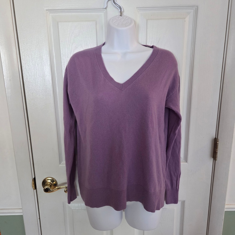 Vince XS Wool Cashmere V-Neck Sweater Purple Relaxed Knit Pullover Quiet Luxury